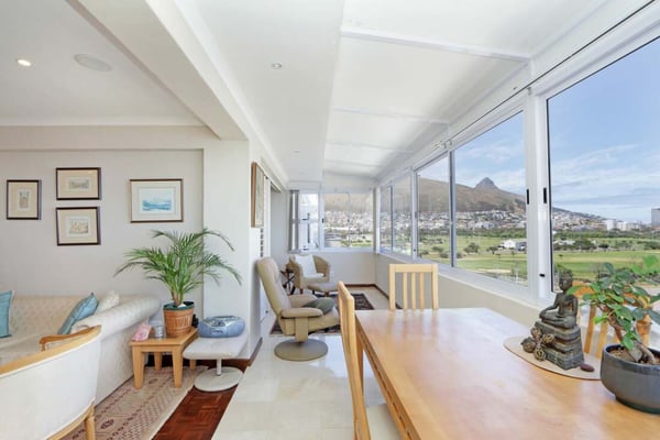 Beach front apartment in Mouille Point