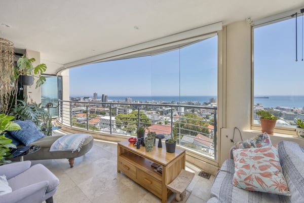 Sea Point 5th floor apartment with three parking bays and a storeroom