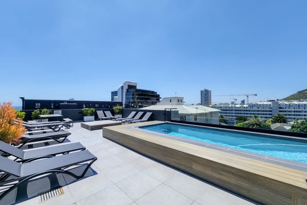 CHIC & CENTRAL ONE-BEDROOM APARTMENT AT TEN ON Q, SEA POINT
