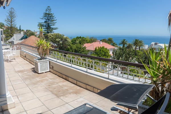CLASSIC FRESNAYE FAMILY HOME