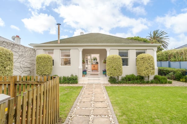 Live in sought after central Lynfrae!