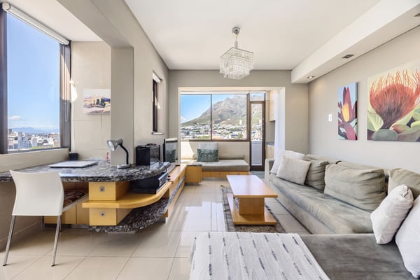 10th floor apartment in iconic Cape Town Art Deco building