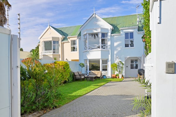 Three bedroom house located in Wynberg Upper