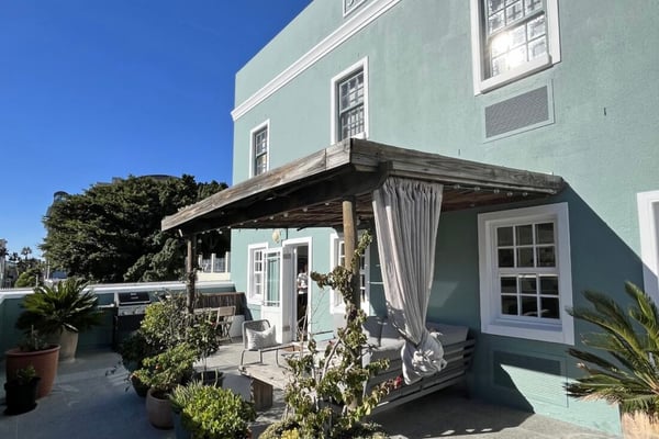 2 Bedroom Apartment in Gardens with Large Sunny Terrace