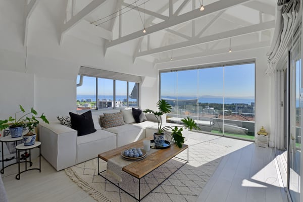 Penthouse living in Green Point with spectacular views