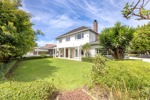 Contemporary Family Living in a Quiet Pinelands Setting