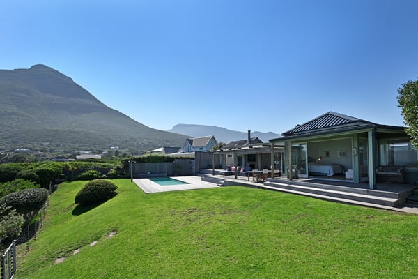 Luxury Noordhoek rental situated on the dunes