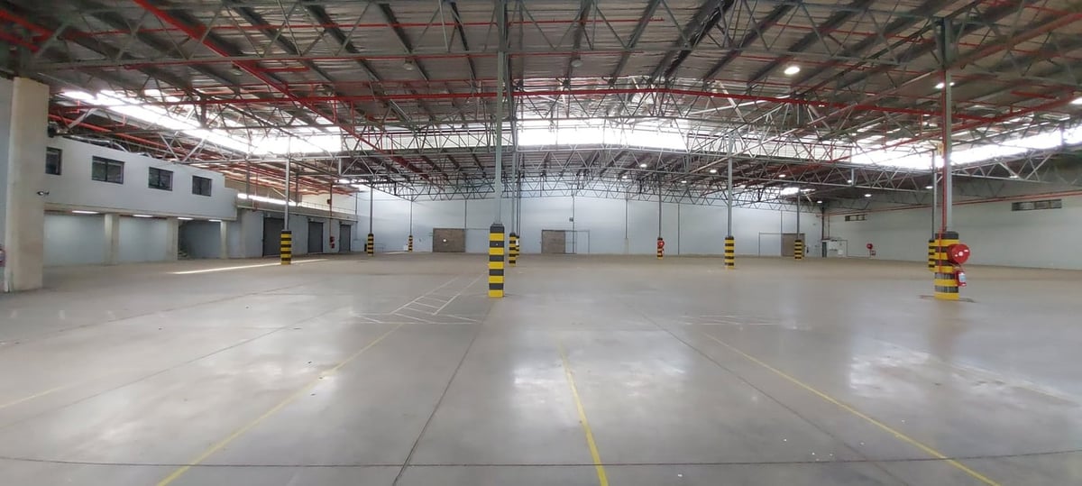 10 000m² Warehouse For Sale in Riverhorse Valley 