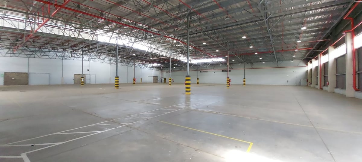 10 000m² Warehouse For Sale in Riverhorse Valley 