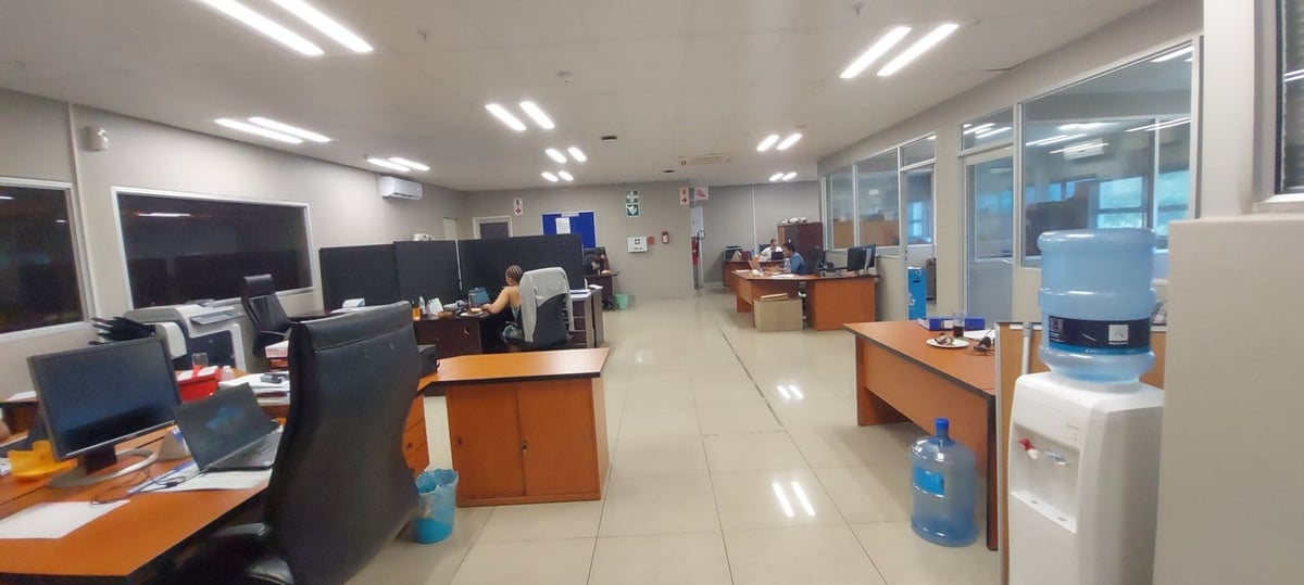 5000m² Warehouse For Lease in Riverhorse Valley