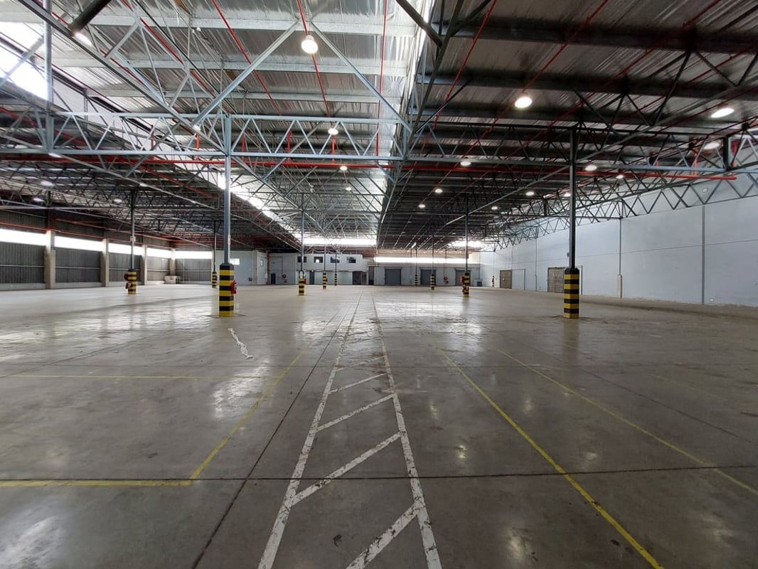 10 000m² Warehouse For Sale in Riverhorse Valley 