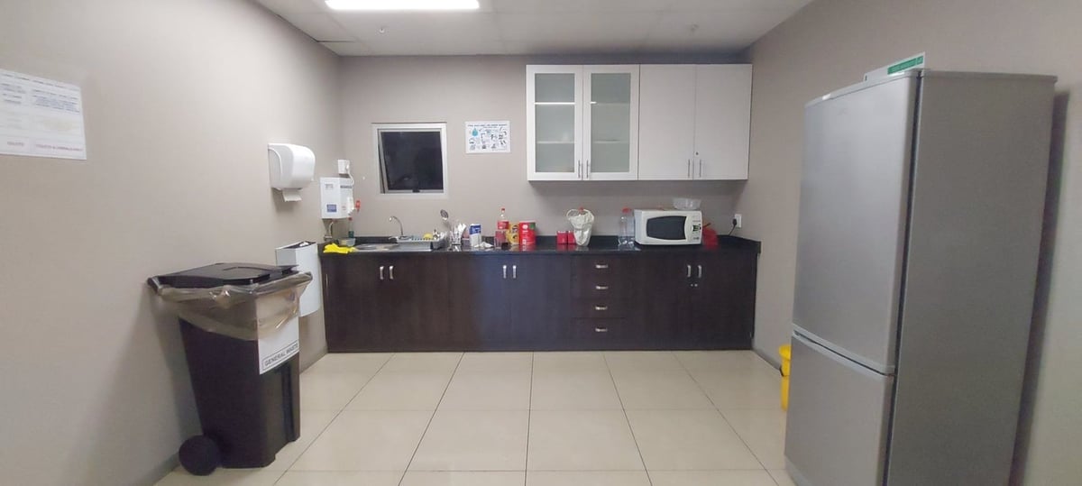 5000m² Warehouse For Lease in Riverhorse Valley