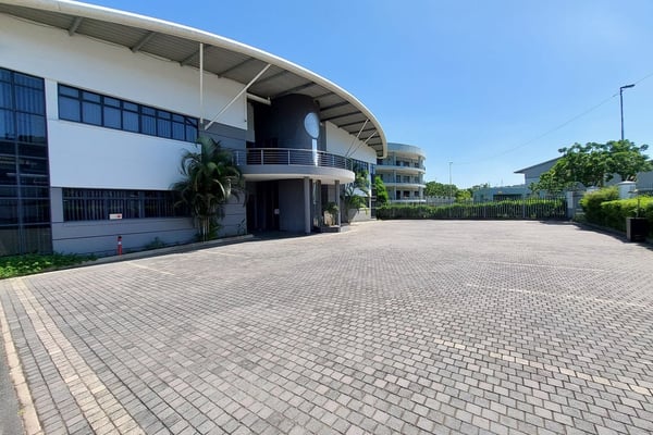 410m² Office For Lease in Riverhorse Valley — image 3