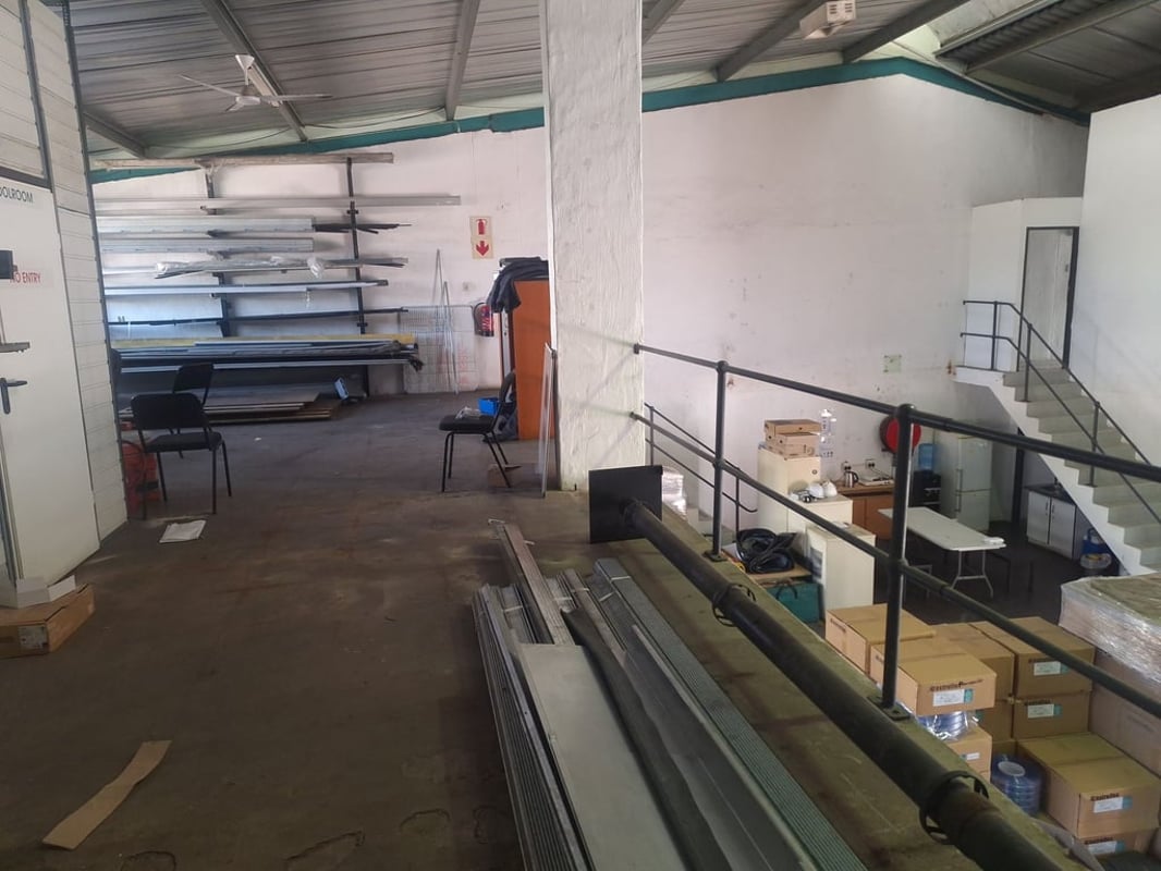 368m Warehouse For Lease In Westmead