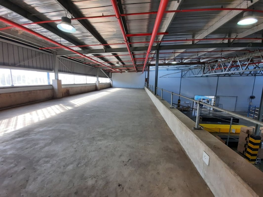10 000m² Warehouse For Sale in Riverhorse Valley 
