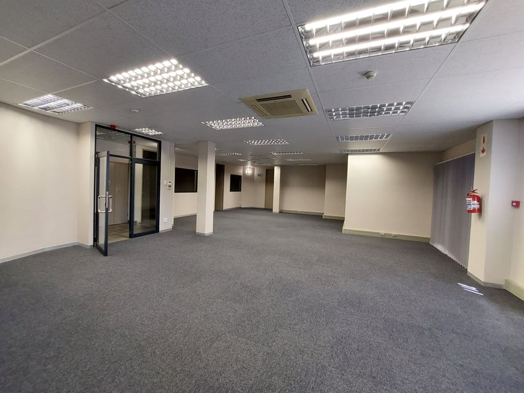 410m² Office For Lease in Riverhorse Valley