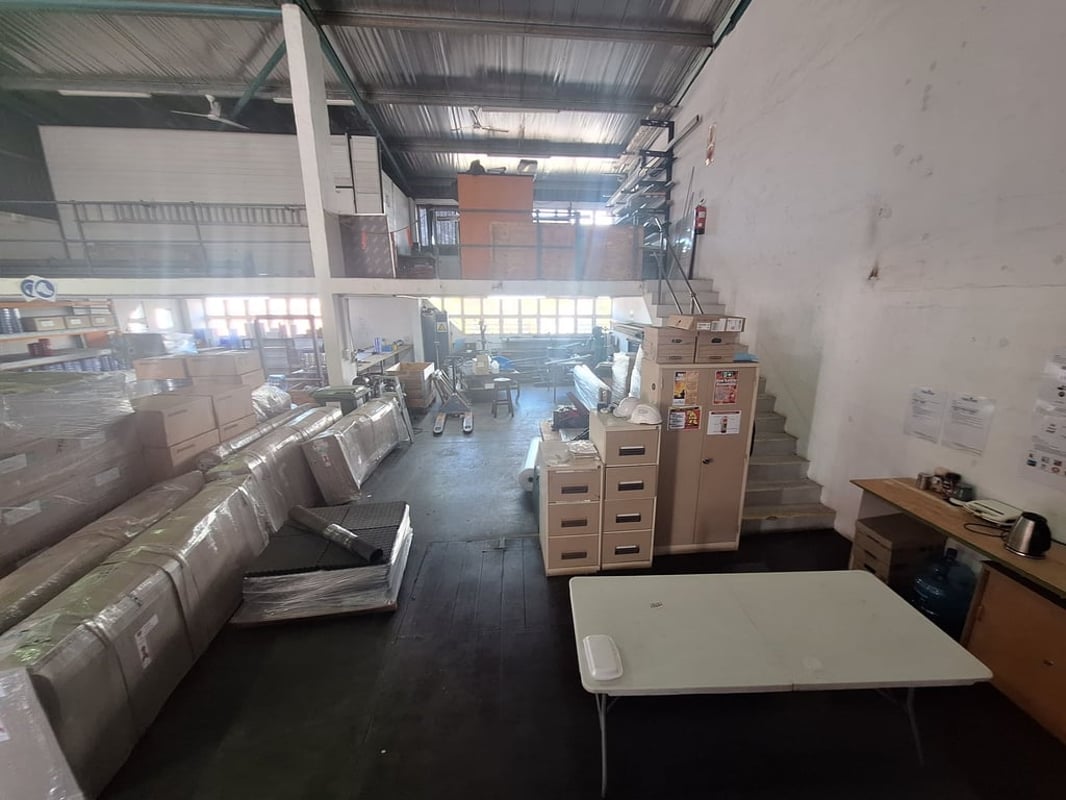 368m Warehouse For Lease In Westmead