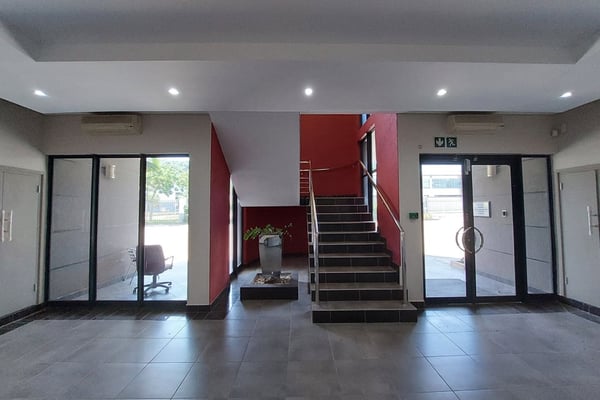 410m² Office For Lease in Riverhorse Valley — image 5