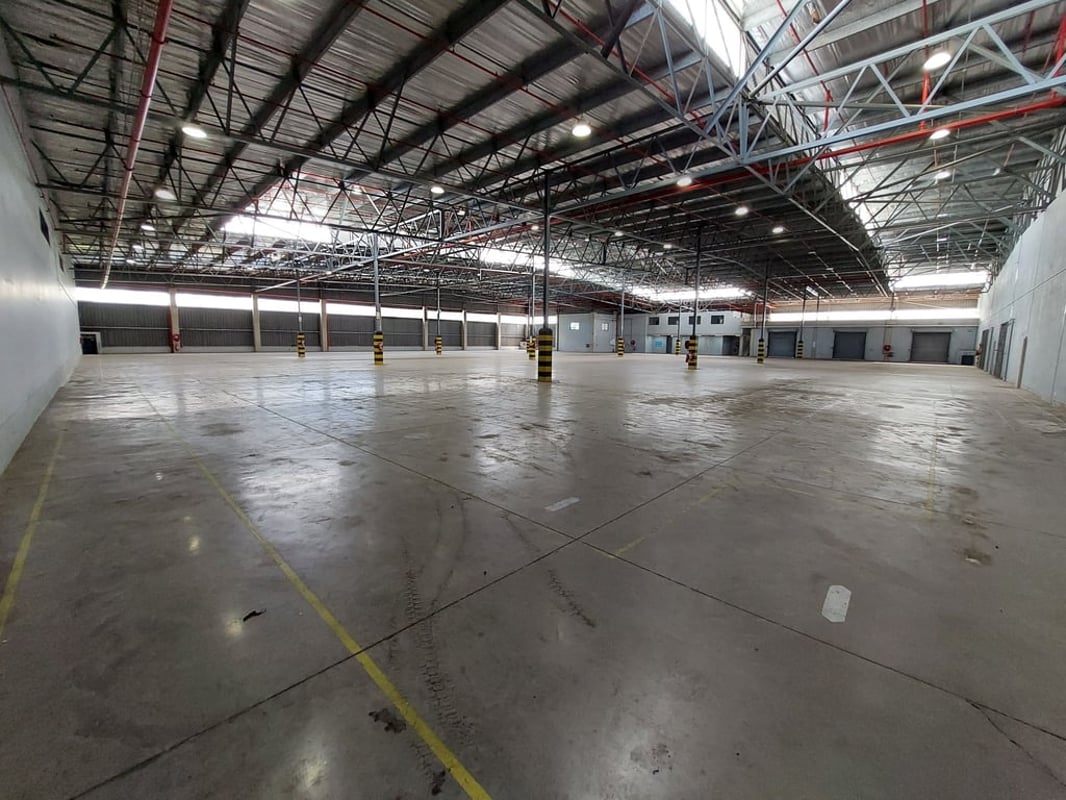10 000m² Warehouse For Sale in Riverhorse Valley 