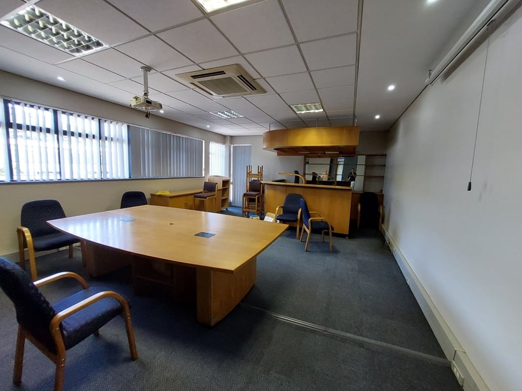 410m² Office For Lease in Riverhorse Valley