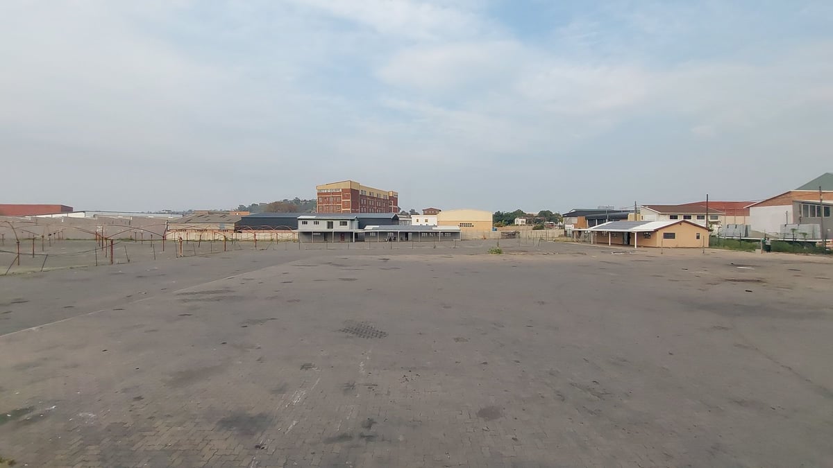 7000m² Yard For Lease In Springfield