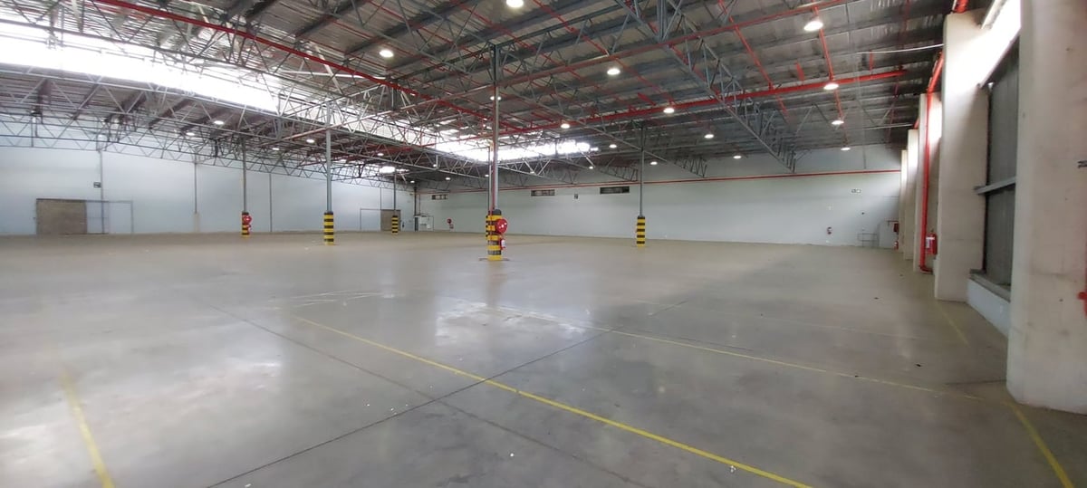 10 000m² Warehouse For Sale in Riverhorse Valley 