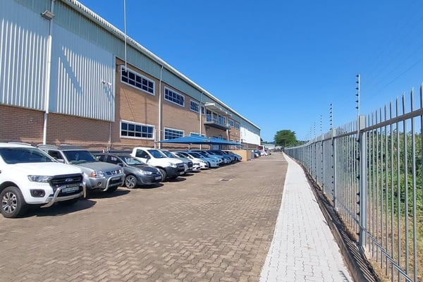 6000m² Warehouse For Lease in Riverhorse Valley — image 3