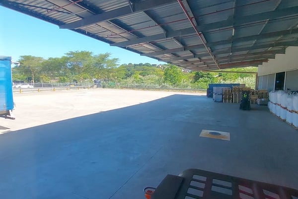 6000m² Warehouse For Lease in Riverhorse Valley — image 4