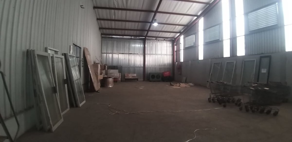2832m Warehouse For Sale In Phoenix