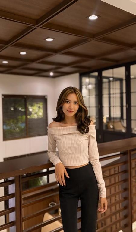 image for Social Media Specialist button