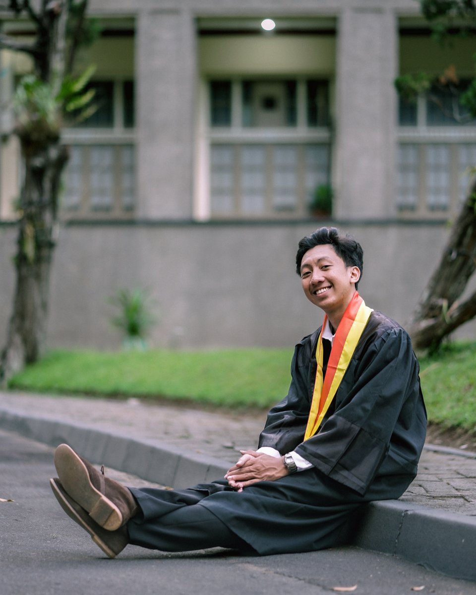 image for Graduation Photoshoot button
