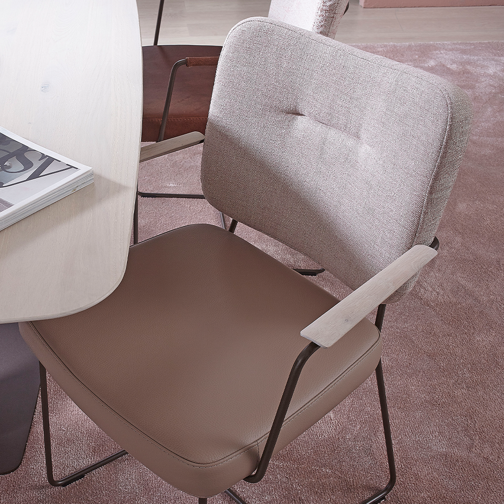 sfeer detail eetstoel kiko plus duostoffering designstoelen bertplantagie