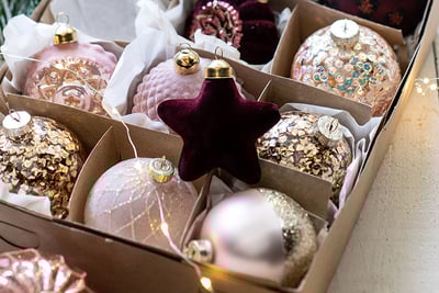 kersttrend roze kerst ballen