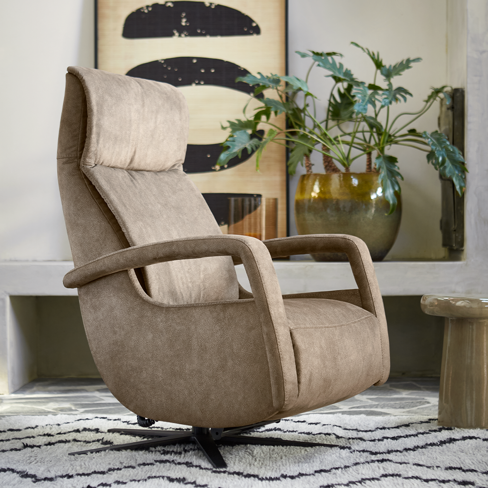 sfeer sta-op fauteuil lerira inhouse cruquius hulpstoelen relaxstoelen deruijtermeubel