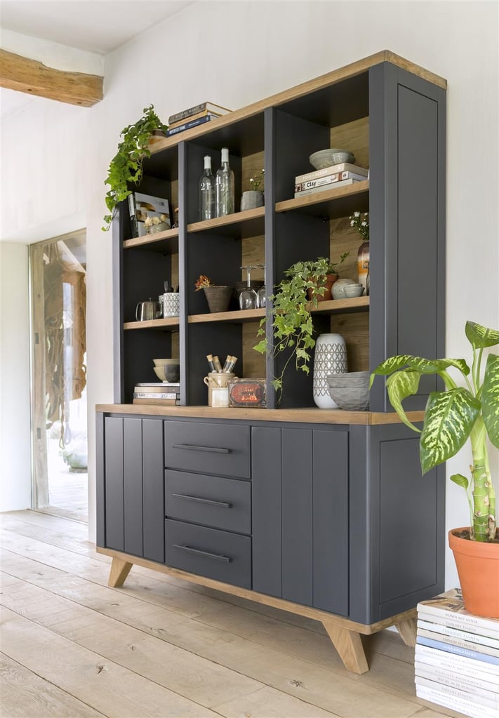 een open kast inrichten bij een buffet kast