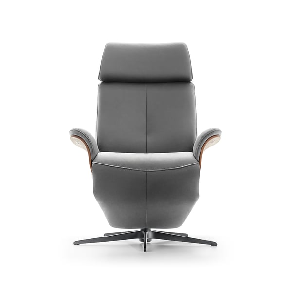 relaxfauteuil via roma in nubuck met houten noten schaal van baenks cruquius