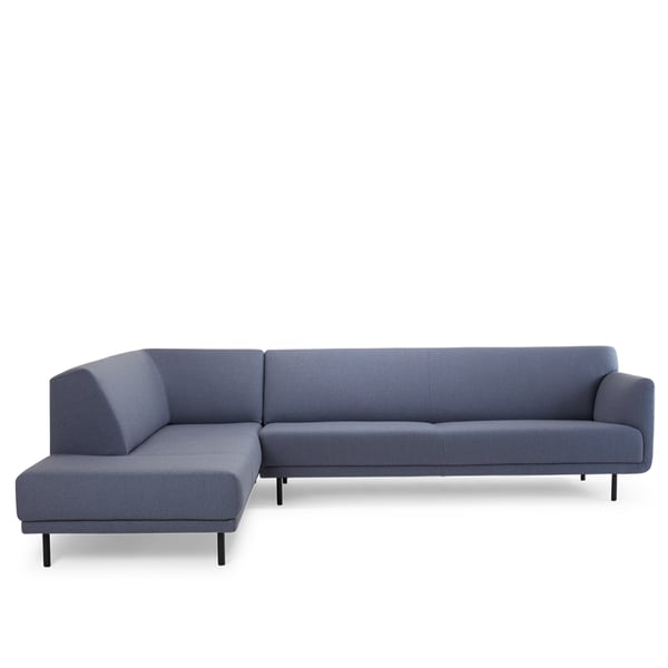 hoekbank rolls met dormeuse in stof blauw met zwarte poten van het merk ijcoon