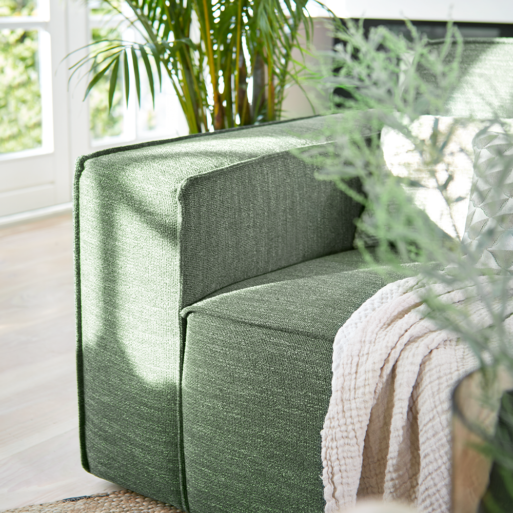 closeup sfeer hoekbank espada inhouse cruquius deruijtermeubel groene banken