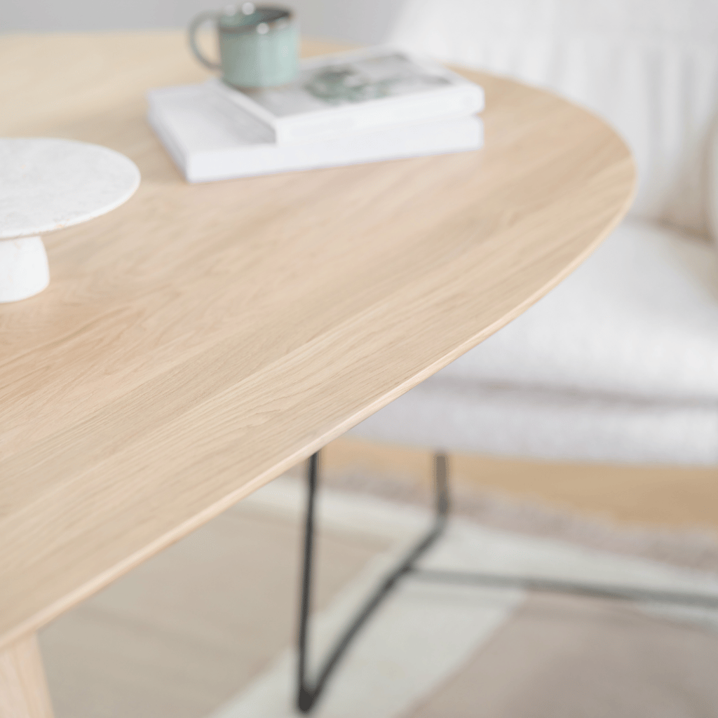 organische vormen houten tafel