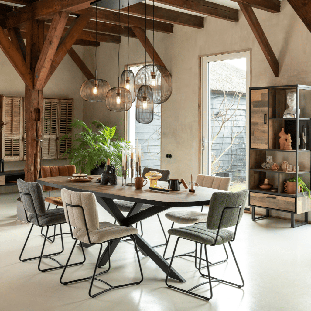 stoelen met zachte stof en landelijke sfeer