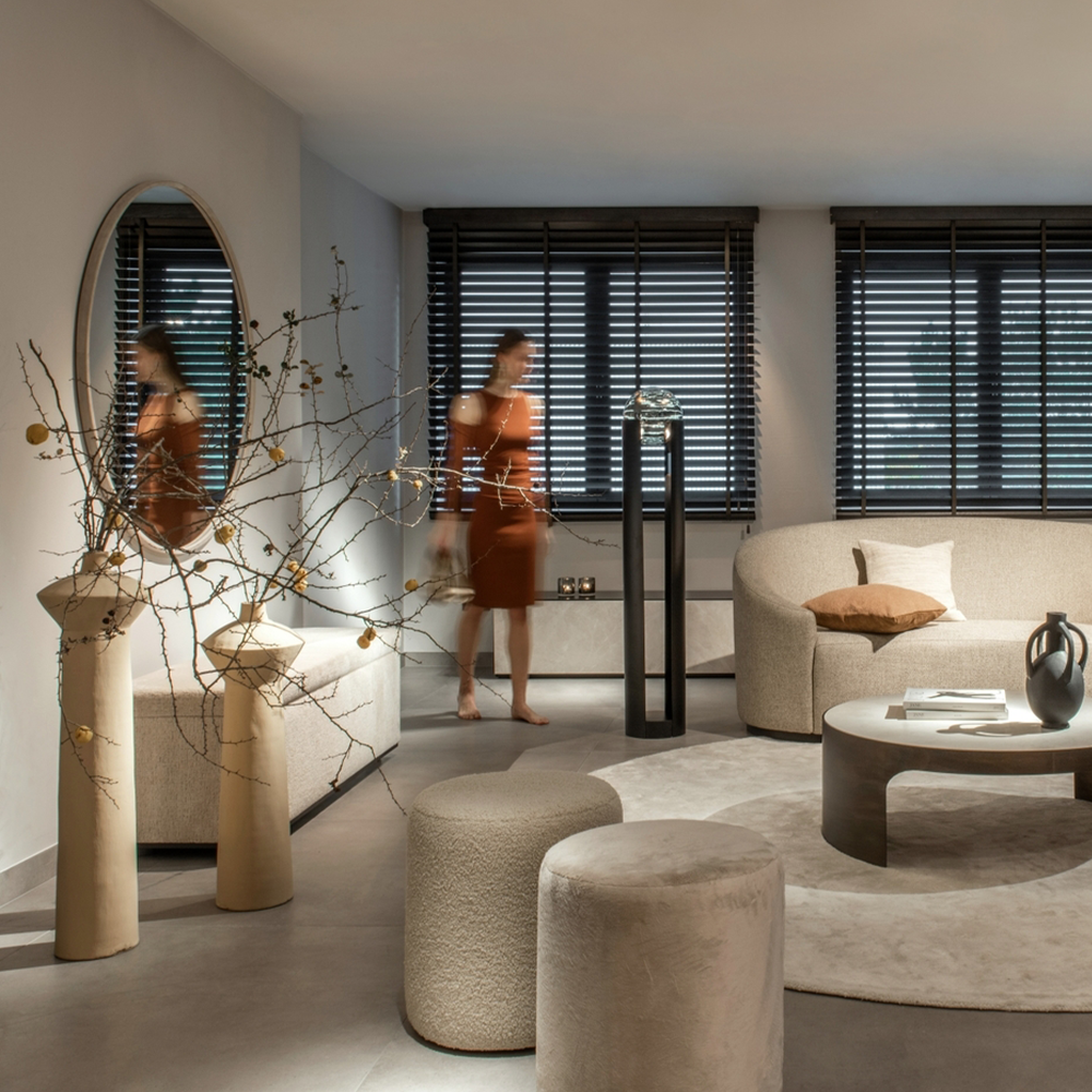 inspiratie living spiegel chao in leder suede beige van dome deco cruquius woonaccessoires