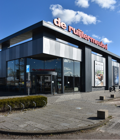 De Ruijtermeubel pand schuin