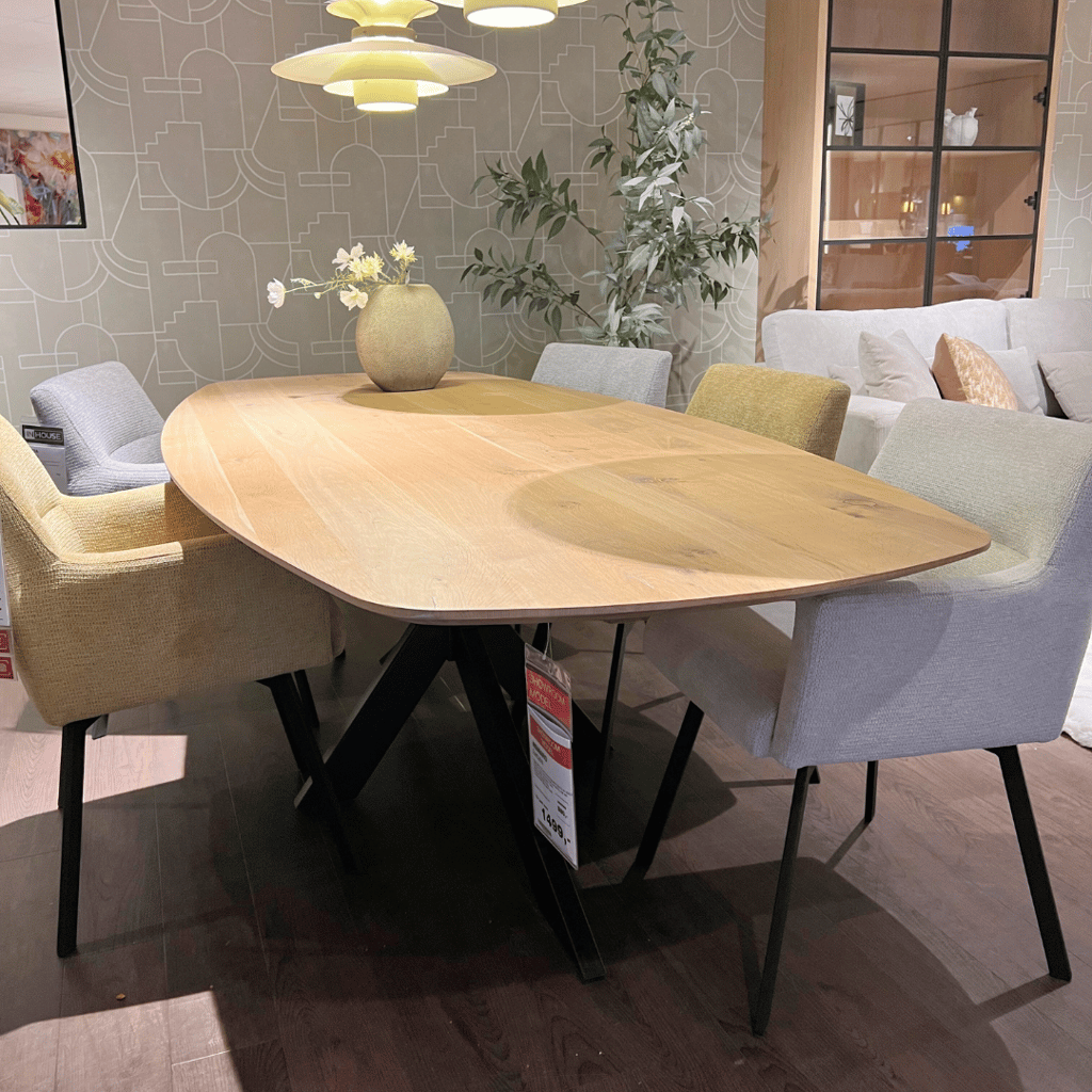 Nemaro eettafel, eettafel, showroom, showroommodel, outlet