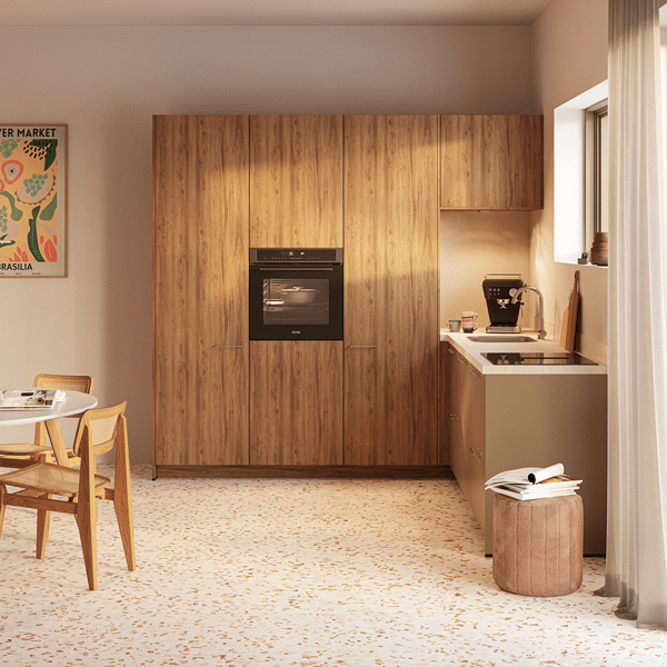 Keuken Avion Noten met warme notenhouten fronten, luxe werkblad en moderne afwerking. Tijdloos design met innovatieve keukenoplossingen.