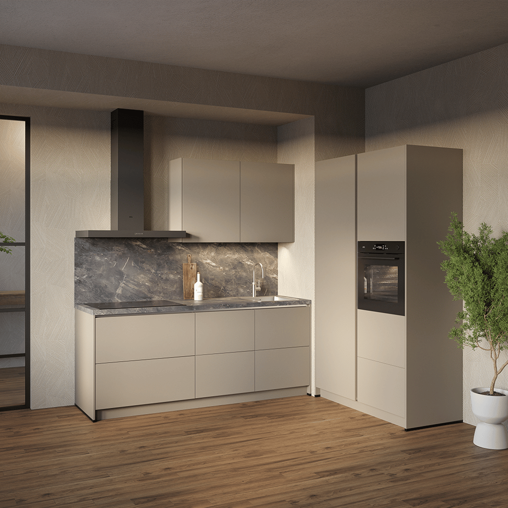 Keuken Mira in lichtbruin met moderne fronten, een luxe werkblad en slimme opbergoplossingen. Tijdloos design en functionele elegantie.