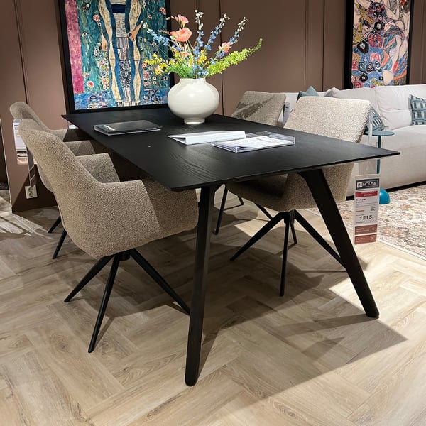 Eettafel Nemaro Recht