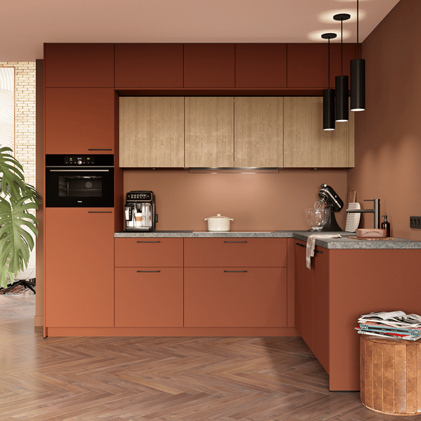 Combikeuken Cerezo/Richárd met warme houttinten en moderne afwerkingen. Luxe keuken met slimme opbergoplossingen en innovatieve keukenapparatuur.