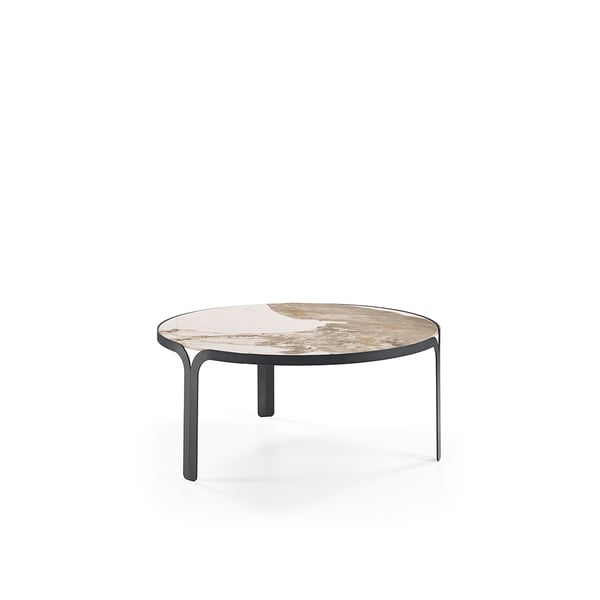 Bijzettafel Shinjuku van Baenks – ronde design tafel met keramisch blad en rank metalen onderstel, verkrijgbaar in meerdere formaten.