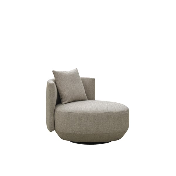 Papadatos Petit Fleur loveseat met organisch design en hoogwaardige afwerking in een moderne woonkamer.
