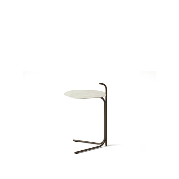 Leolux Canopy salontafel in moderne woonkamer, met organische vormen en verschillende hoogtes.